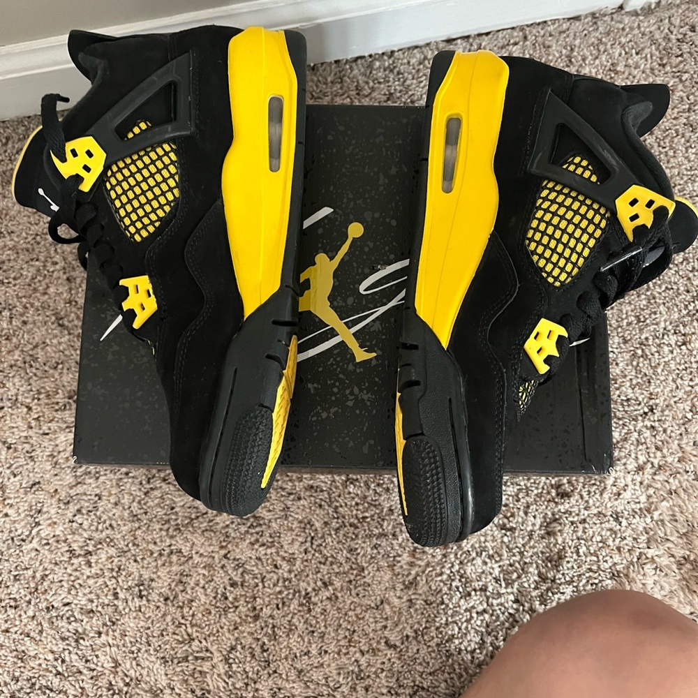 Jordan 4 Retro - Picture 5 of 9